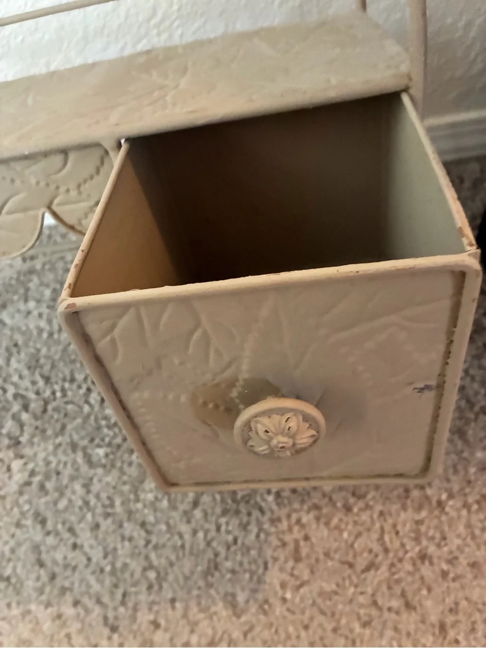 Neutral Beige Scalloped Leaf-Embossed Wall Shelf - Home Wall Decor